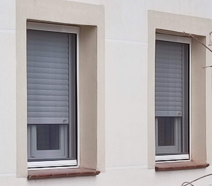 Mosquiteras enrollables para ventanas 140x160 cm con caja blanca de 32 mm
